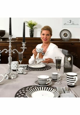 Goebel Teller Maja Von Hohenzollern - Design Floral Gesamt: Länge 23cm, Breite 23cm, Höhe 2cm 4 Goebel Teller Maja Von Hohenzollern - Design Floral Gesamt: Länge 23cm, Breite 23cm, Höhe 2cm – Bild 2