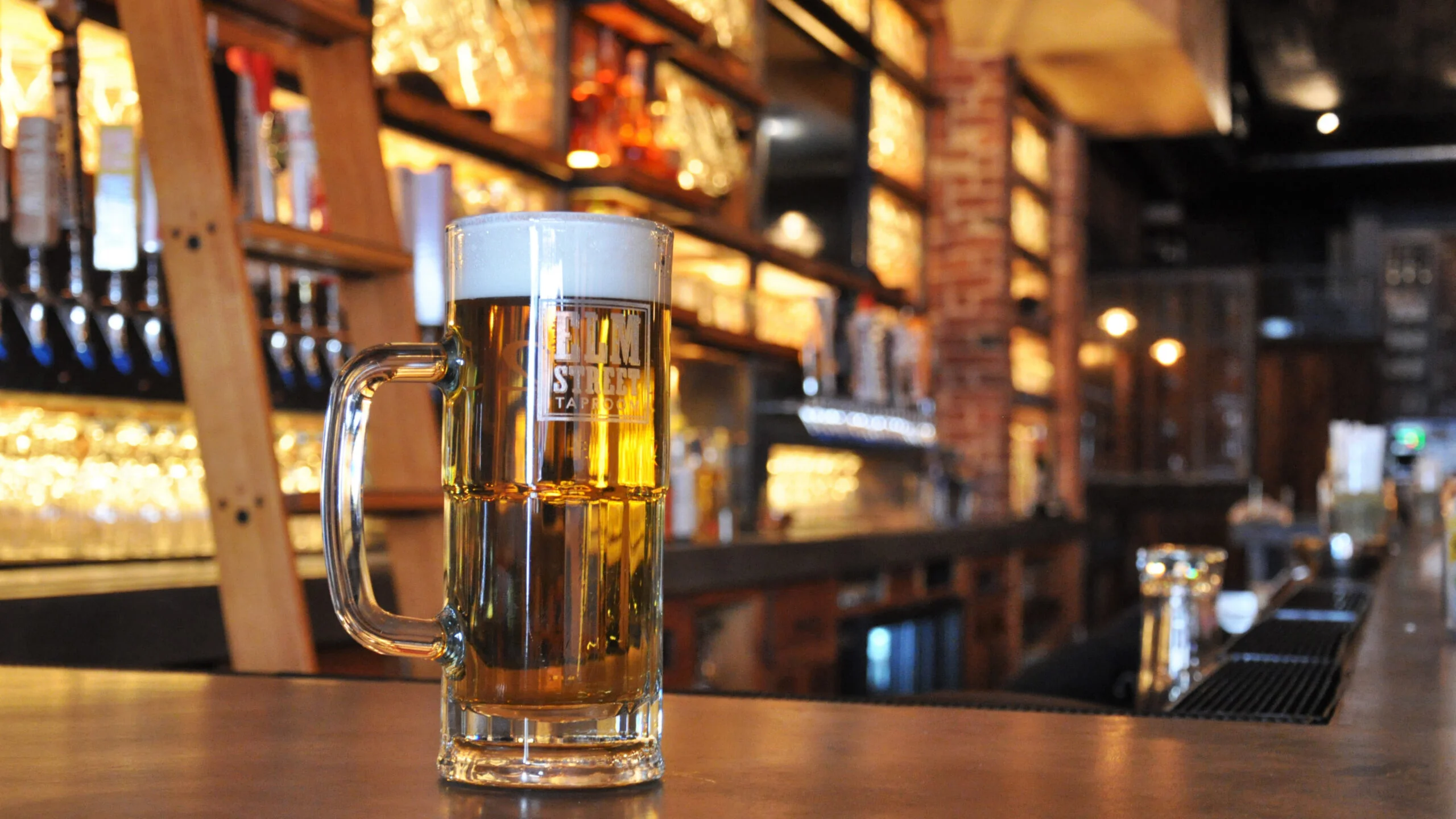 Deutschland karaffen-kruege Verkäufe 2022 34 Deutschland karaffen-kruege Verkäufe 2022 -Deutschland karaffen-kruege Verkäufe 2022 Elm Street Taproom mug club scaled 1